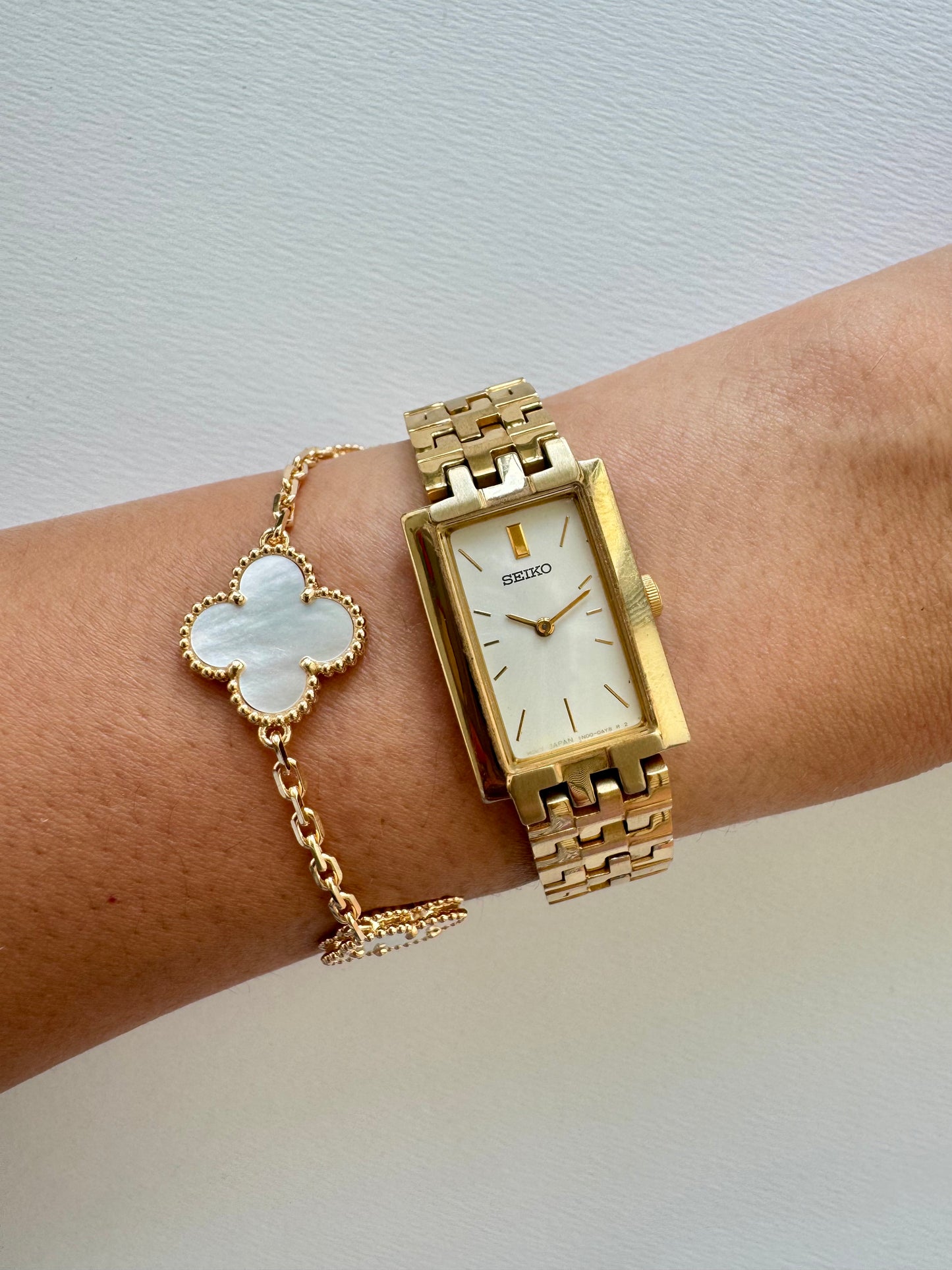 SEIKO 1990s Vintage Quartz Ladies Champagne Gold Toned Rectangular Dial Stainless Steel Watch