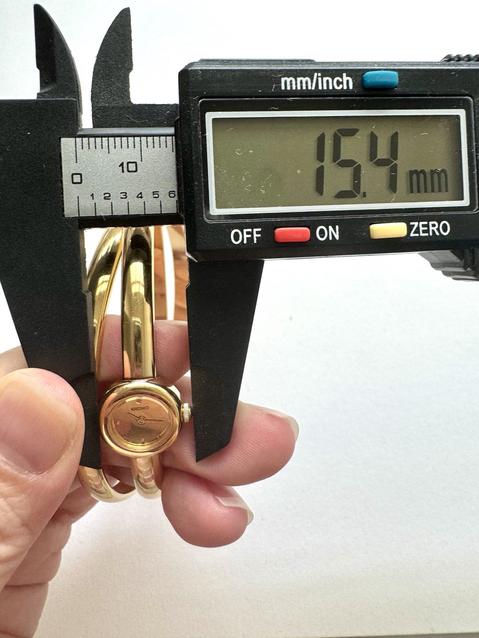 SEIKO Gold-tone Double Bangle Dainty Ladies Quartz Watch (RARE)