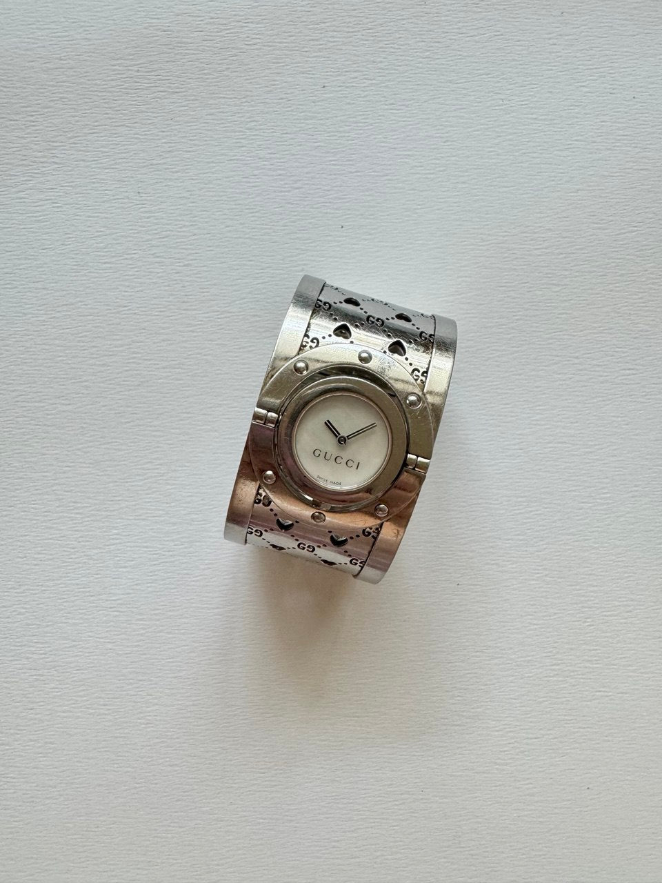 GUCCI Twirl Mother of Pearl Cuff Bangle Quartz Ladies Watch