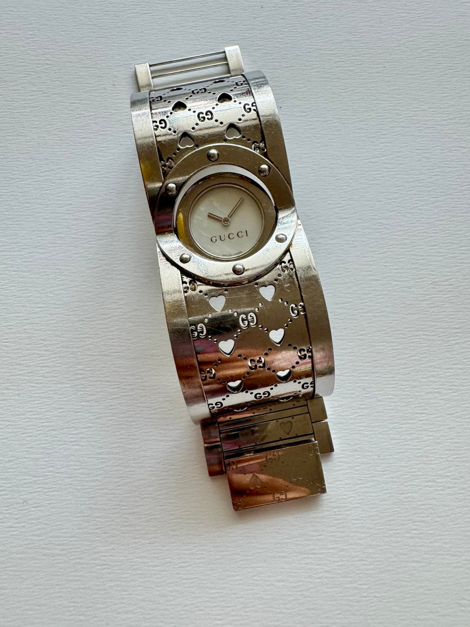 GUCCI Twirl Mother of Pearl Cuff Bangle Quartz Ladies Watch