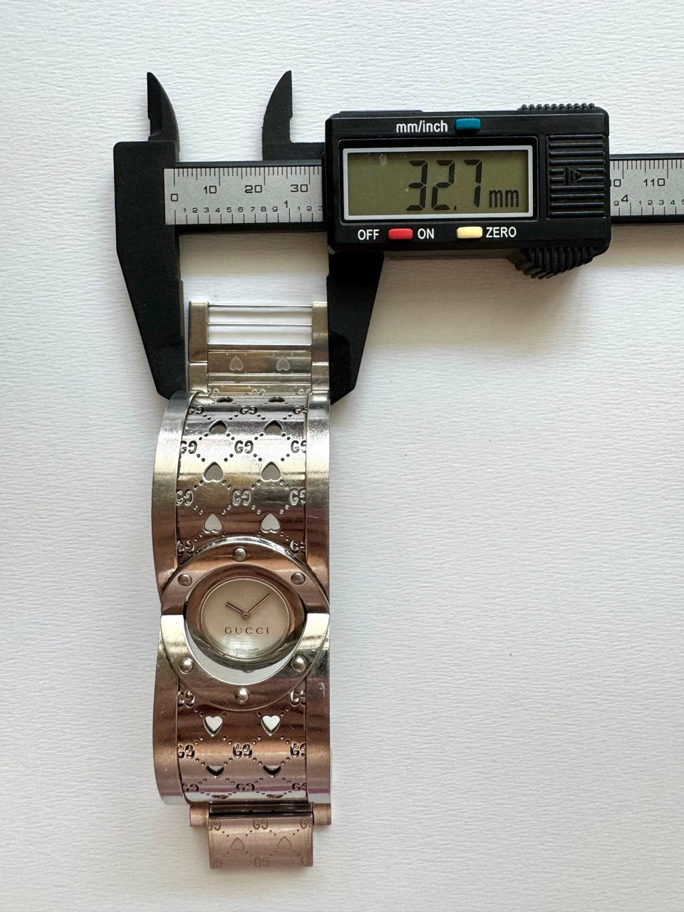 GUCCI Twirl Mother of Pearl Cuff Bangle Quartz Ladies Watch
