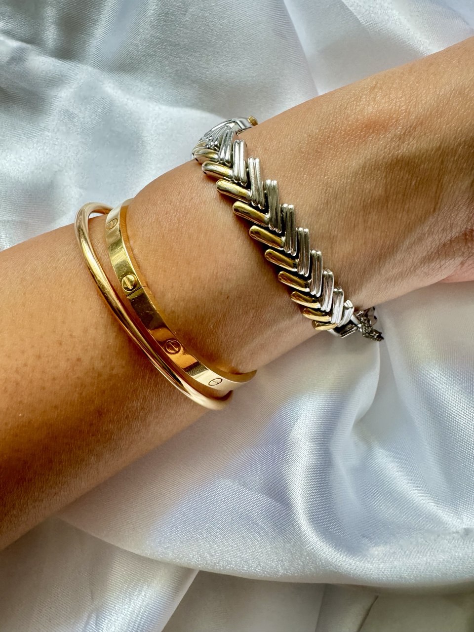 SEIKO Chevron Muse Two-Tone Oval Ladies Quartz Watch