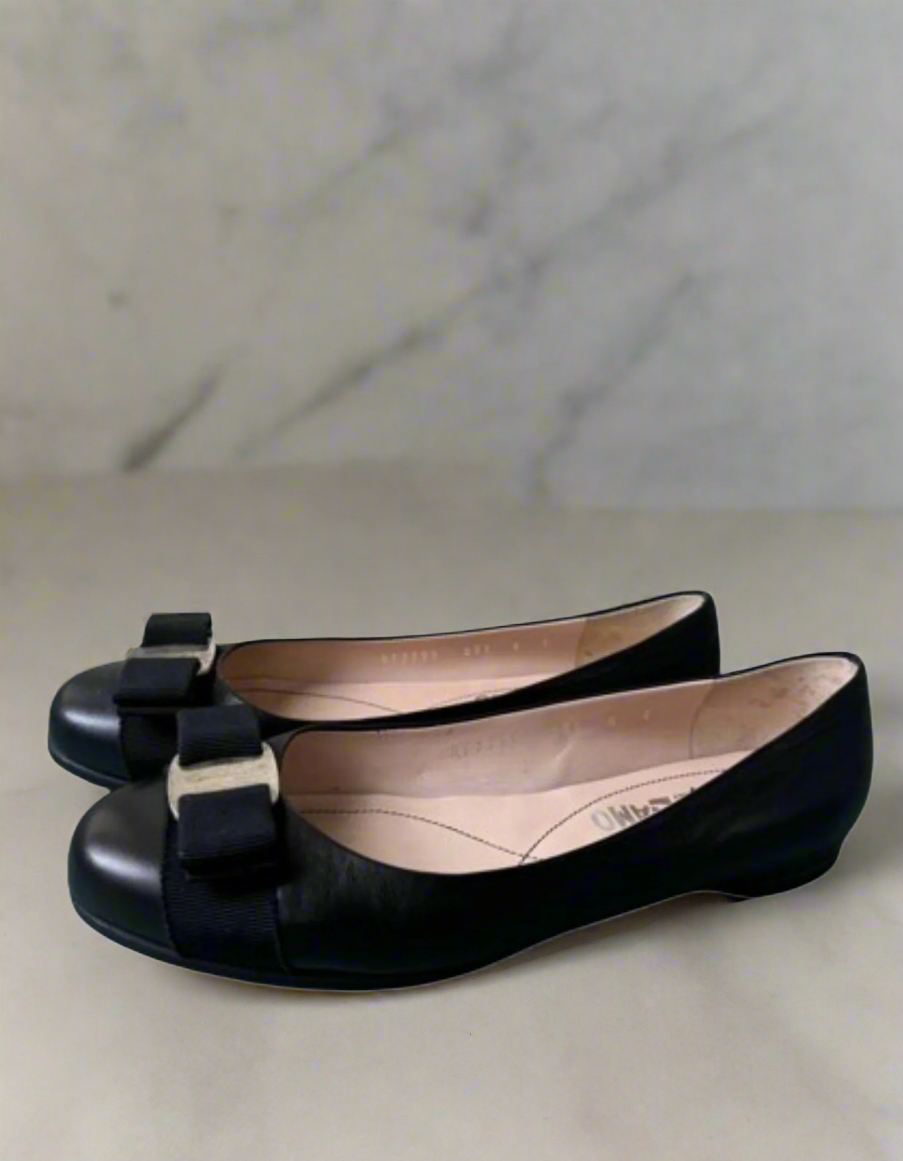 FERRAGAMO Varina Leather Flats in Black SHW