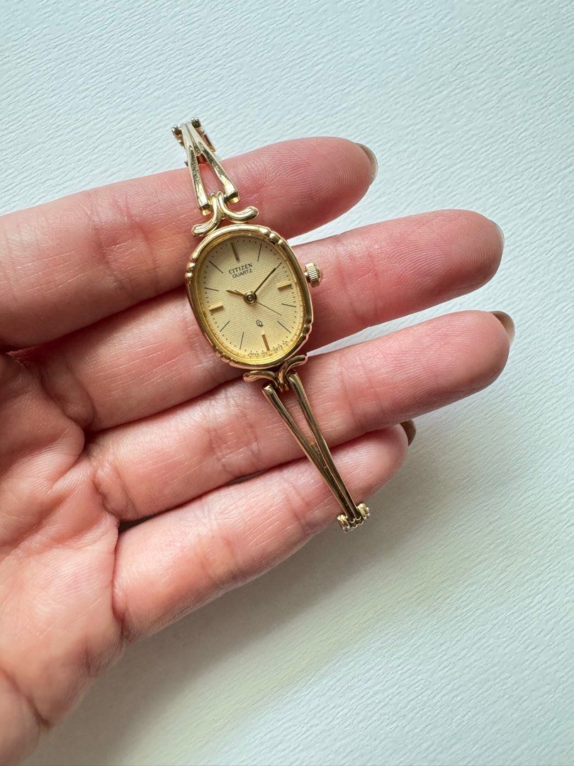 CITIZEN Gold Oval Dial Ladies Wrist Watch (Vintage)