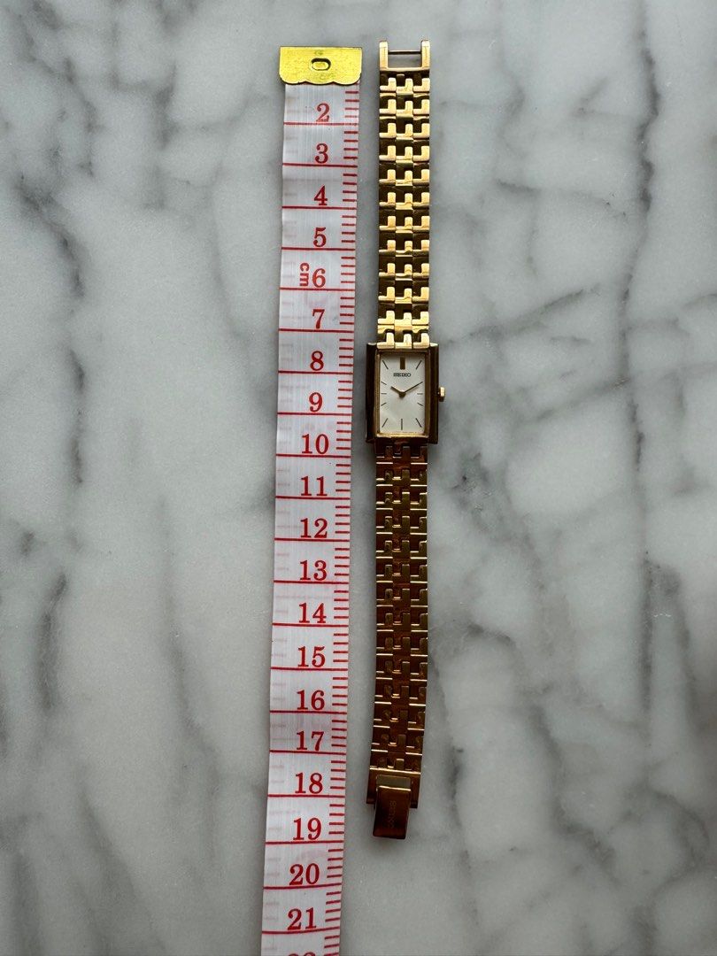 SEIKO 1990s Vintage Quartz Ladies Champagne Gold Toned Rectangular Dial Stainless Steel Watch